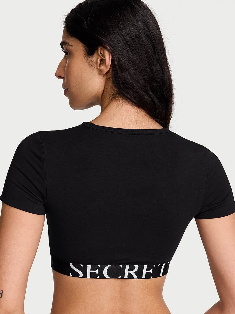 Crop top bawełniany z krótkimi rękawkami. Produkt ma kolor czarny i pochodzi z kolekcji T-shirt. 