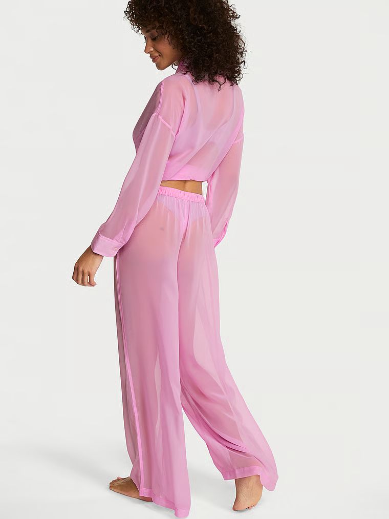Spodnie z szyfonu do spania. Produkt ma kolor różowy i pochodzi z kolekcji Victoria's Secret. 