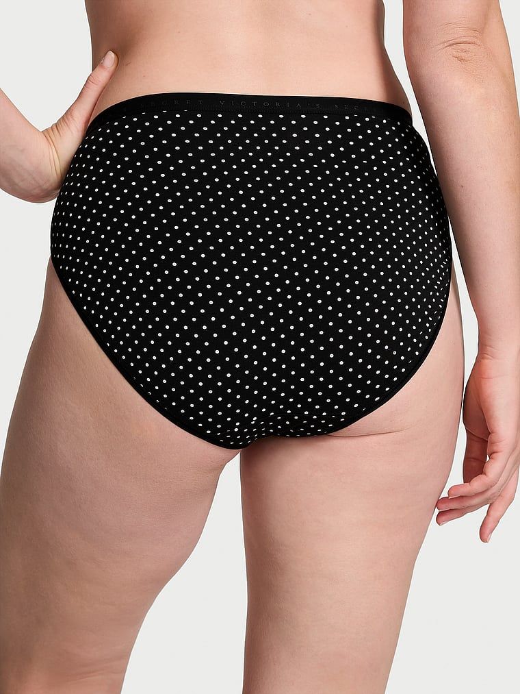 Majtki figi z wysoko wyciętymi nogawkami High-Leg Brief. Produkt jest wzorzysty i pochodzi z kolekcji Victoria's Secret. 