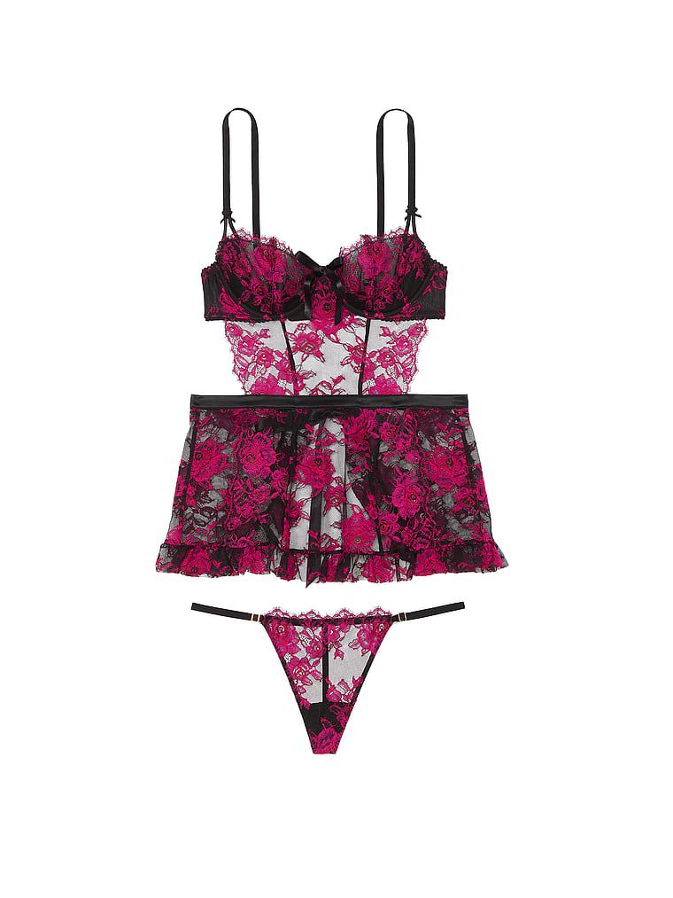 Fartuszek i stringi Wicked Rose Lace. Produkt ma wzór kwiatowy i pochodzi z kolekcji Very Sexy. 