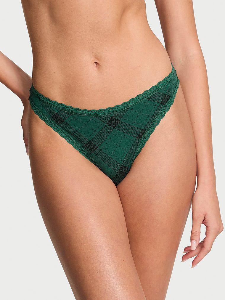 Stringi bawełniane z koronką na krawędziach Lace-Waist. Produkt jest wzorzysty i pochodzi z kolekcji Lace Trim. 
