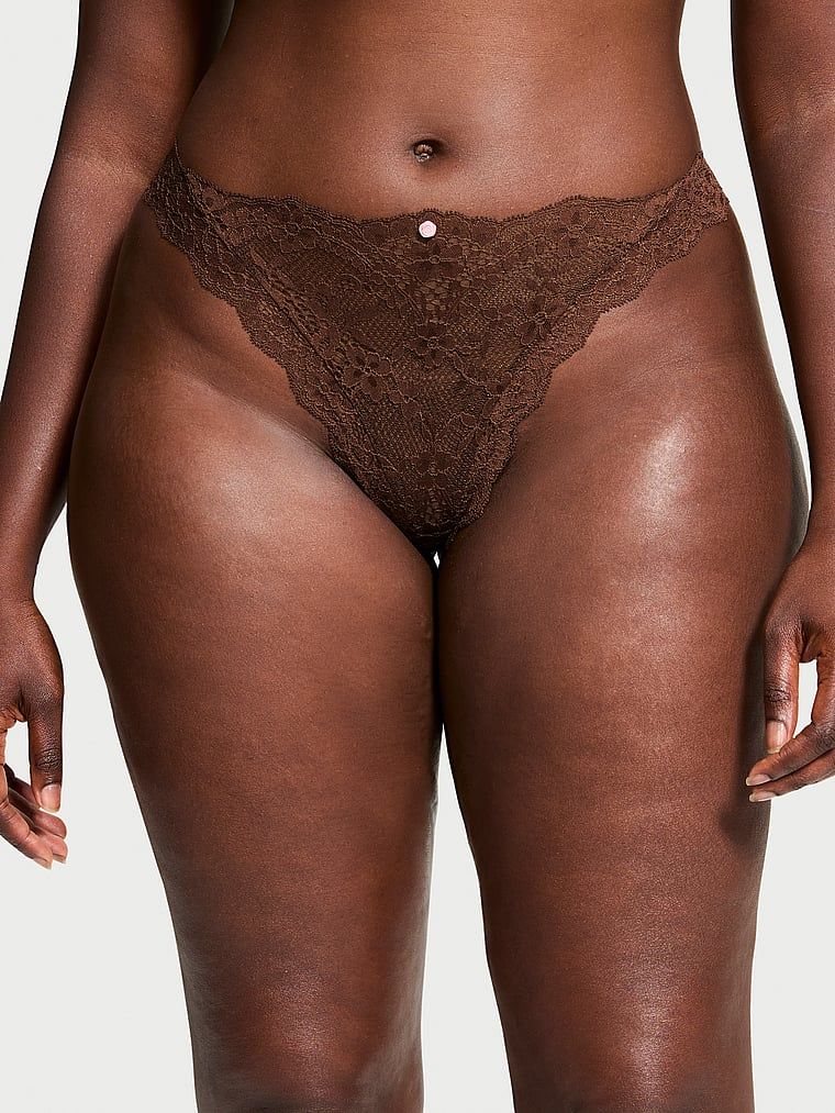 Stringi koronkowe Lace. Produkt ma kolor brązowy i pochodzi z kolekcji Dream Angels. 