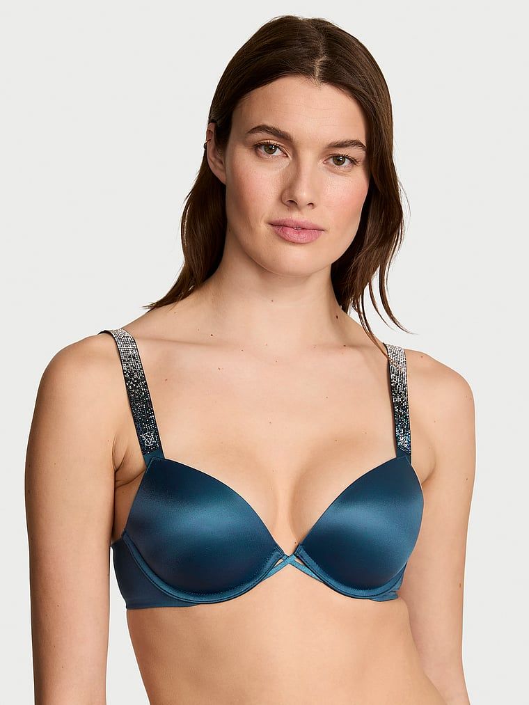 Modelka prezentuje biustonosz push-up Shine Strap. Produkt ma kolor niebieski i pochodzi z kolekcji Very Sexy.