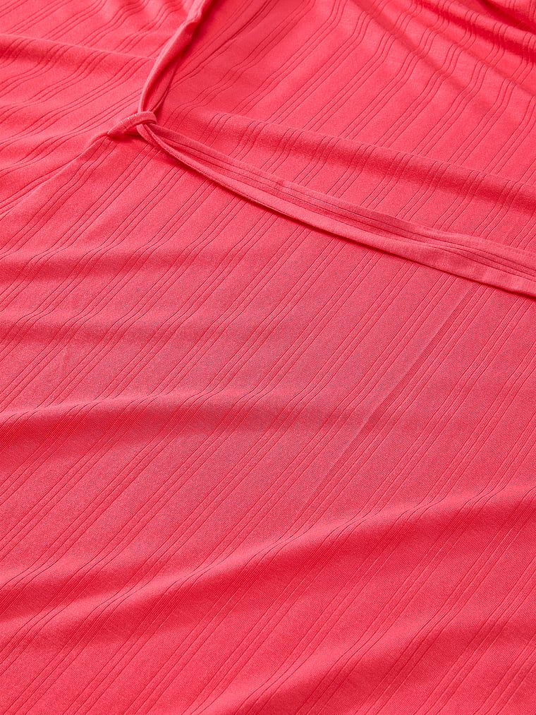 Szlafrok z modalu SoSoft Ultra-Fine. Produkt ma kolor czerwony i pochodzi z kolekcji Victoria's Secret. 