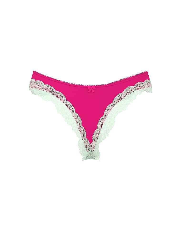 Stringi z wysoko wyciętymi nogawkami Tease. Produkt ma kolor różowy i pochodzi z kolekcji Victoria's Secret. 