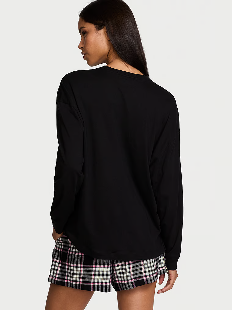 Piżama z flaneli z długimi rekawami i szortami Tee-Jama. Produkt jest wzorzysty i pochodzi z kolekcji Victoria's Secret. 