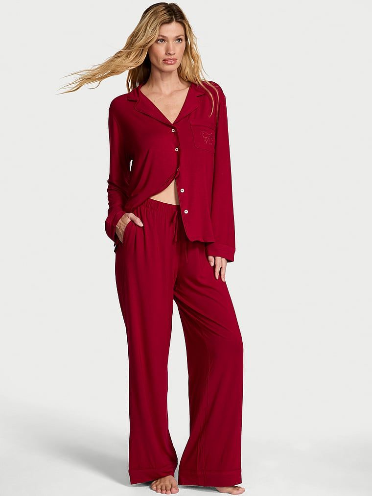 Piżama z modalu Bow. Produkt ma kolor czerwony i pochodzi z kolekcji Victoria's Secret. 