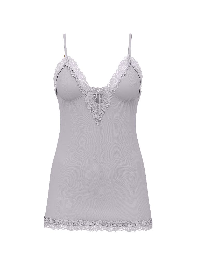 Koszula nocna z modalu SoSoft. Produkt ma kolor fioletowy i pochodzi z kolekcji Victoria's Secret. 