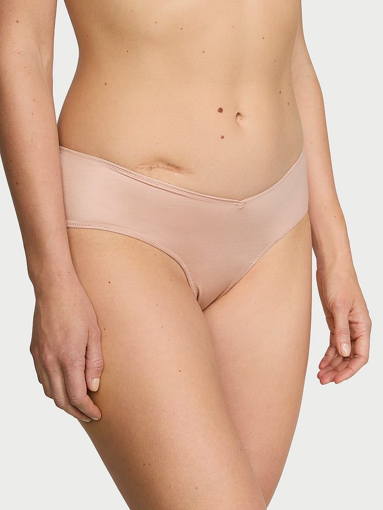 Majtki z paseczkami z tyłu i wysoko wyciętymi nogawkami Strappy-Back Cheeky. Produkt ma kolor beżowy i pochodzi z kolekcji Very Sexy. 