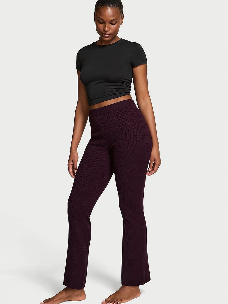 Spodnie z dzianiny Luxe Cable-Knit. Produkt ma kolor purpurowy i pochodzi z kolekcji Victoria's Secret. 