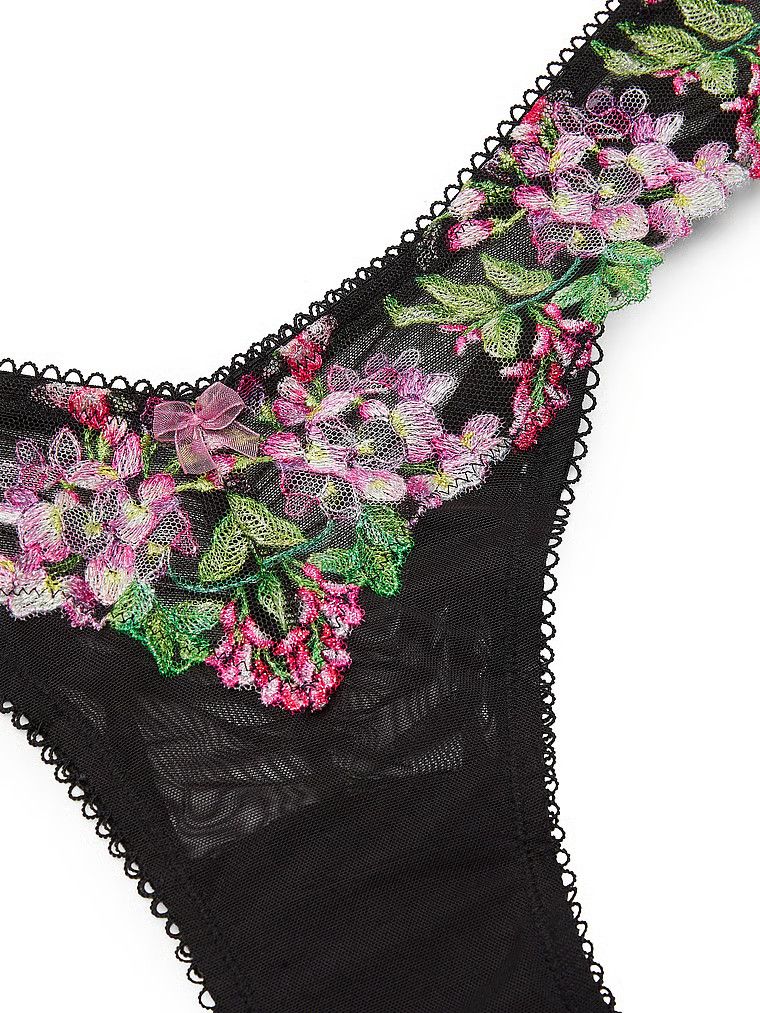 Majtki brazyliany Wisteria Brazilian. Produkt jest wzorzysty i pochodzi z kolekcji Body by Victoria.