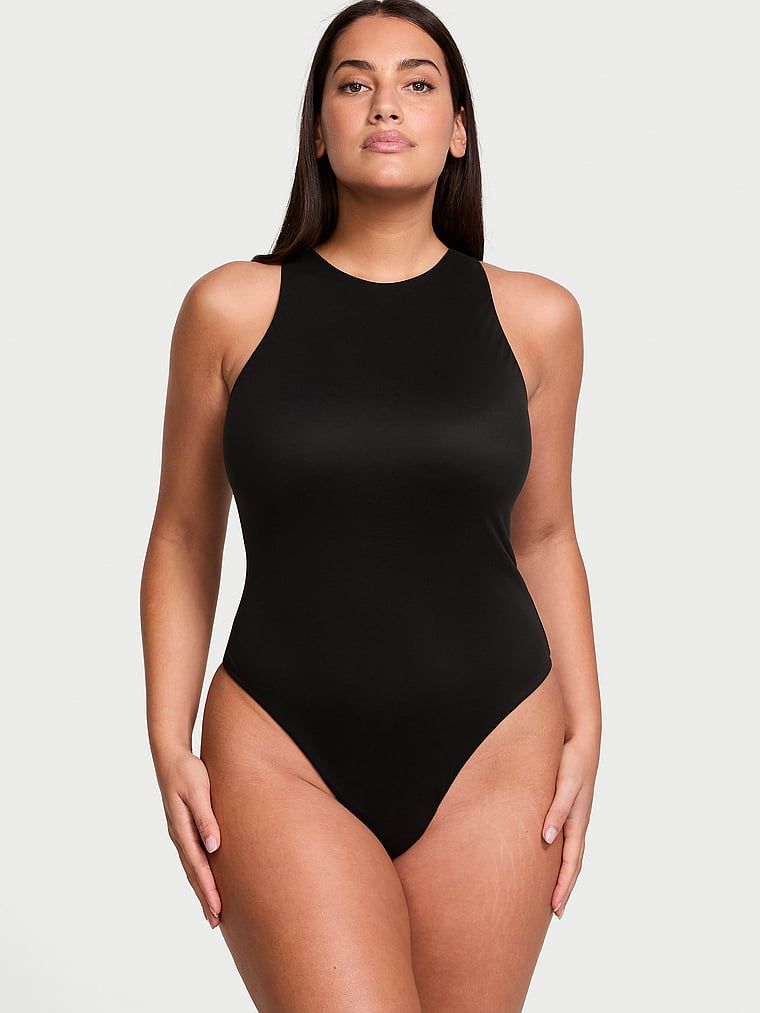 Body na grubszych ramiączkach FeatherSoft. Produkt ma kolor czarny i pochodzi z kolekcji Victoria's Secret. 