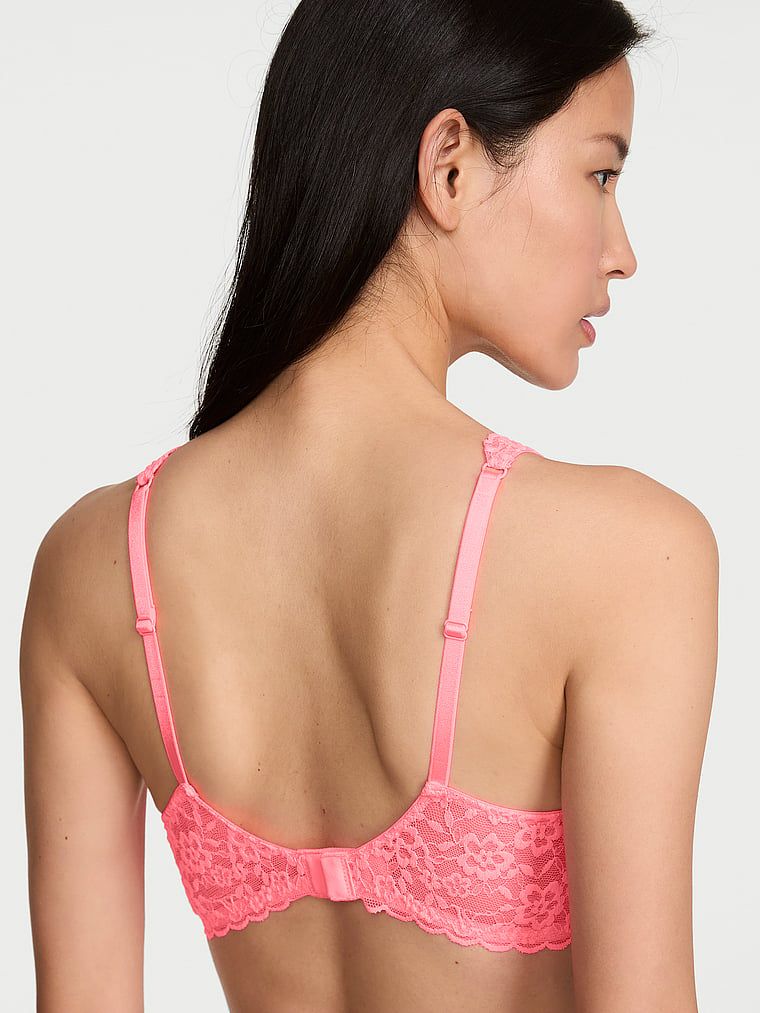 Biustonosz nieusztywniany balkonetka koronkowy. Produkt ma kolor różowy i pochodzi z kolekcji Victoria's Secret. 