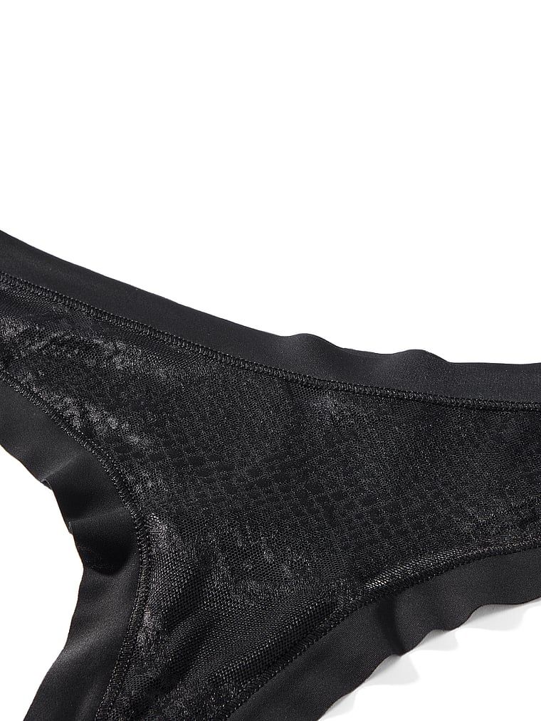 Stringi z siateczki No-Show Snake. Produkt ma kolor czarny i pochodzi z kolekcji No-Show. 