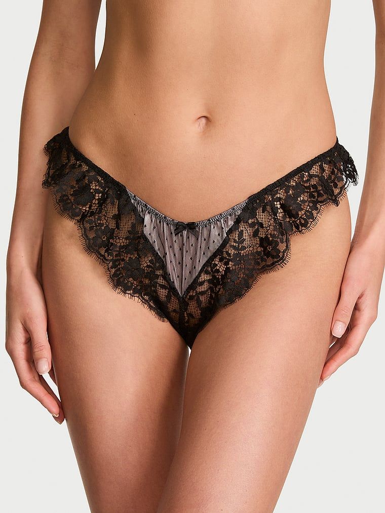 Majtki z koronkowymi falbankami Heritage Dot Brazilian. Produkt ma kolor różowy i pochodzi z kolekcji Dream Angels. 