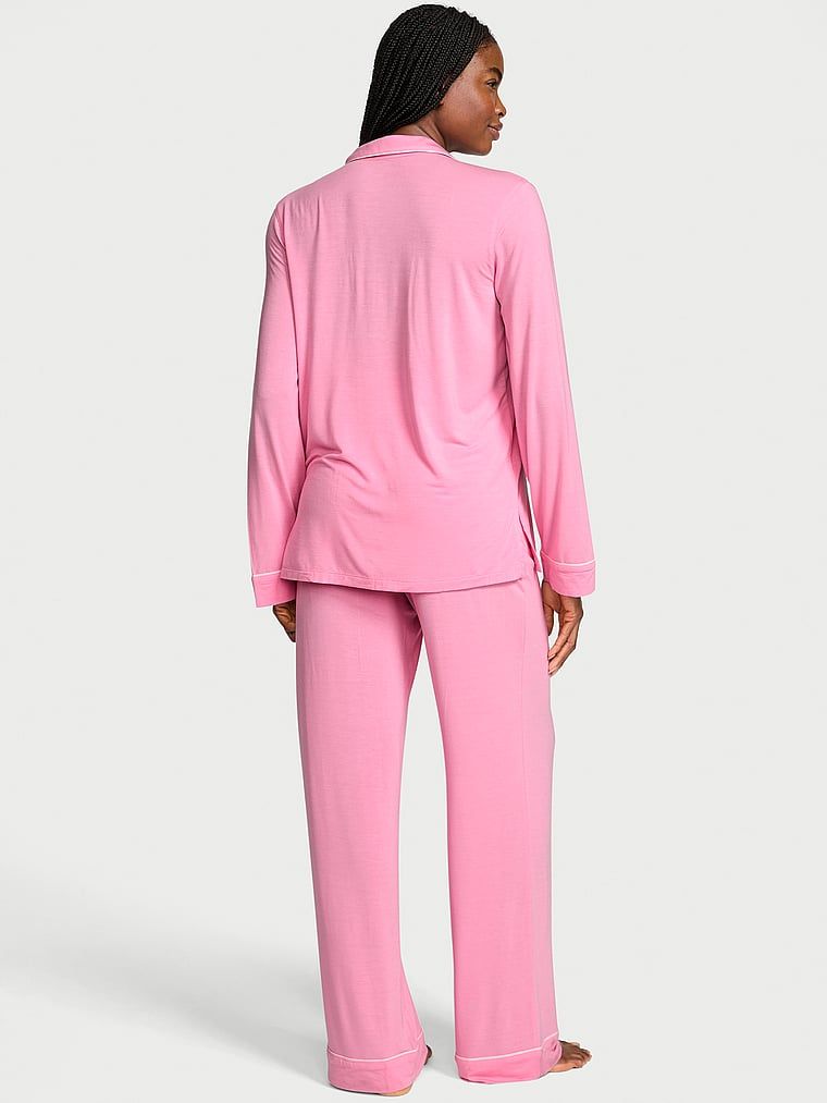 Długa piżama z modalu SoSoft. Produkt ma kolor różowy i pochodzi z kolekcji Victoria's Secret. 