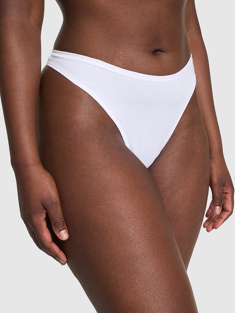 Bawełniane stringi z wysoko wyciętymi nogawkami