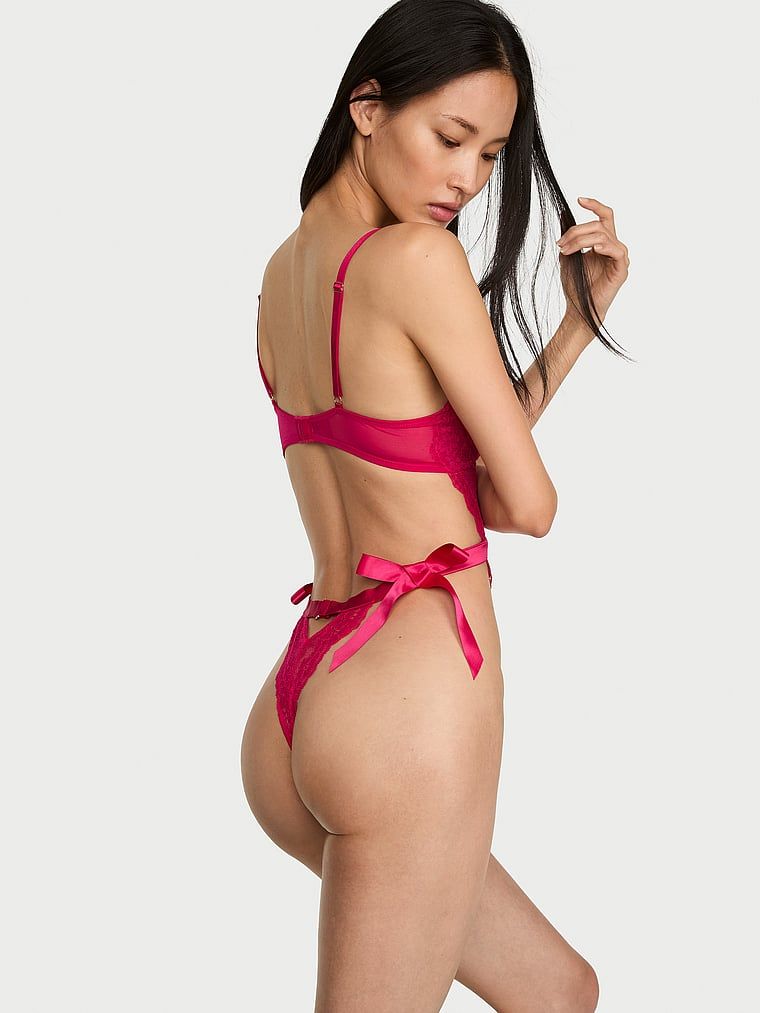 Body nieusztywniane koronkowe Wicked. Produkt ma kolor różowy i pochodzi z kolekcji Dream Angels. 