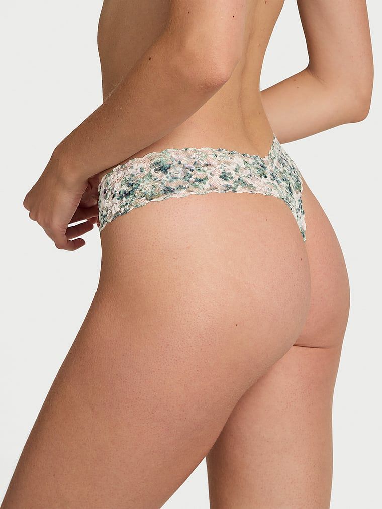 Stringi koronkowe Blossom. Produkt ma wzór kwiatowy i pochodzi z kolekcji Lacie. 