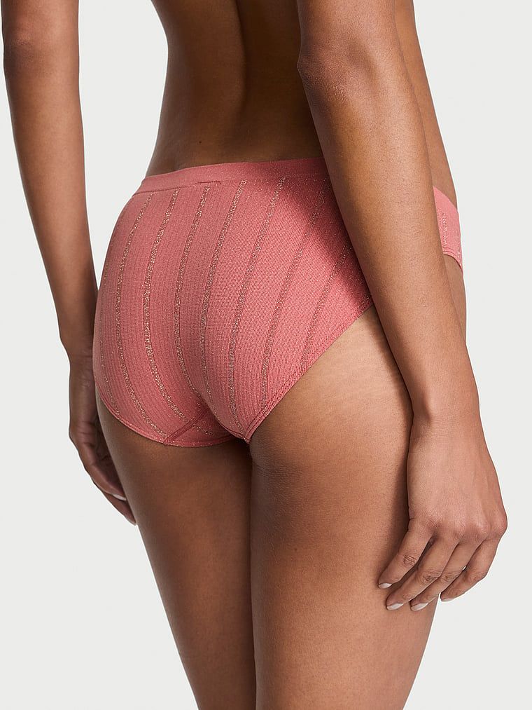 Majtki bezszwowe Seamless Bikini. Produkt ma kolor złoty i pochodzi z kolekcji Body by Victoria. 