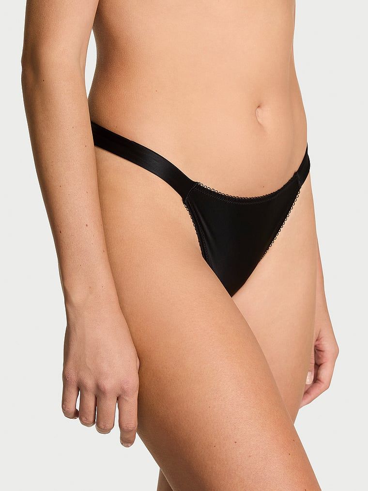 Stringi z pomponami Pom Pom Bow. Produkt ma kolor czarny i pochodzi z kolekcji Dream Angels. 
