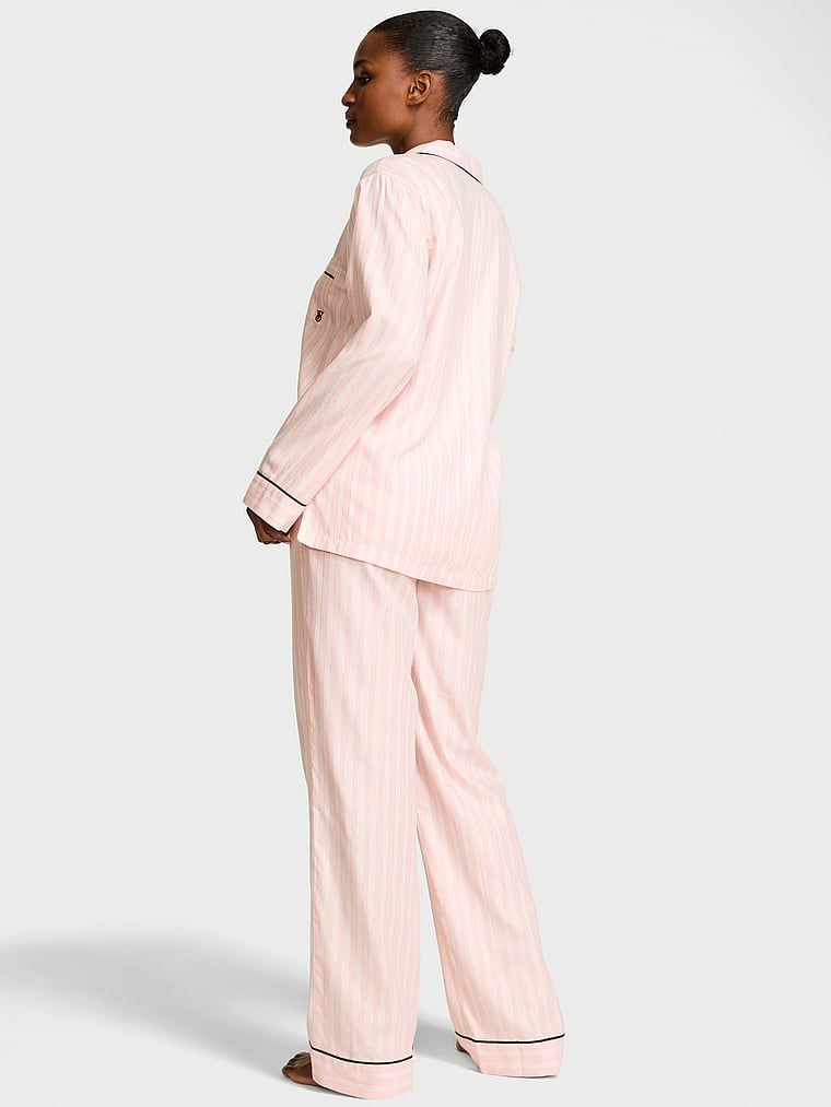 Flanelowa piżama z długimi spodniami. Produkt jest wzorzysty i pochodzi z kolekcji Victoria's Secret. 