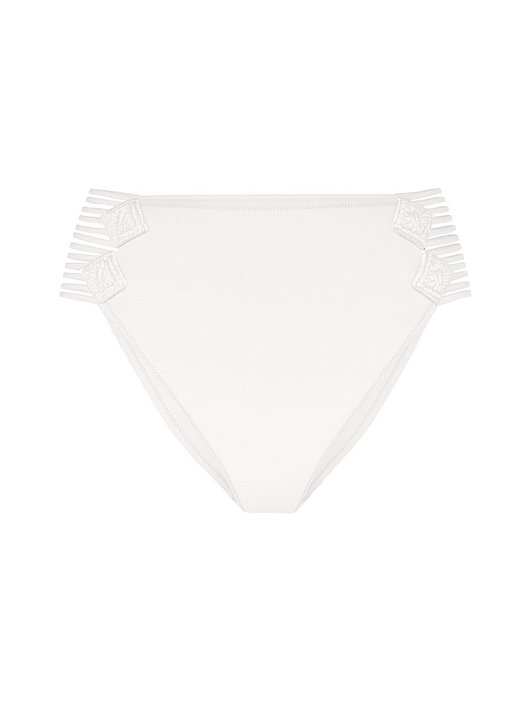 Dół od bikini z wysokim stanem Archives Beach Macrame Cheeky. Produkt ma kolor biały i pochodzi z kolekcji Victoria's Secret Swim. 
