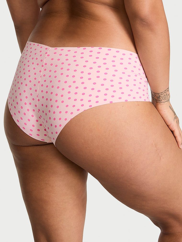 Majtki bezszwowe No-Show Cheeky. Produkt jest wzorzysty i pochodzi z kolekcji No-Show. 
