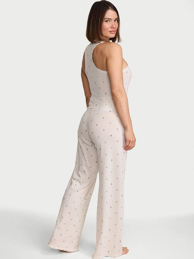 Zestaw do spania z bawełny - top i spodnie Shadow Stripe. Produkt ma wzór kwiatowy i pochodzi z kolekcji Victoria's Secret. 