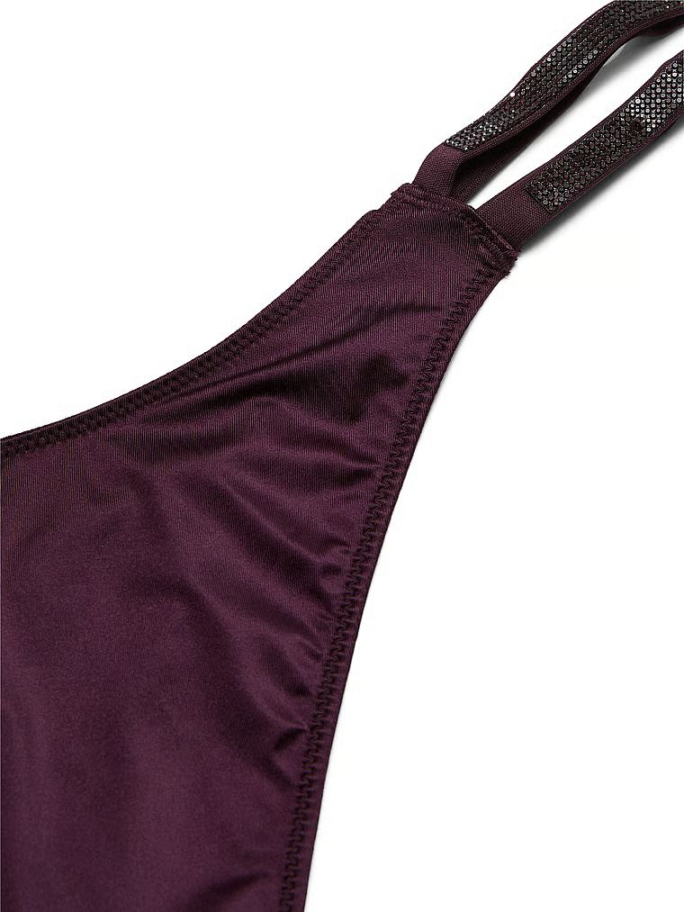 Stringi Double Shine Strap. Produkt ma kolor purpurowy i pochodzi z kolekcji Very Sexy. 