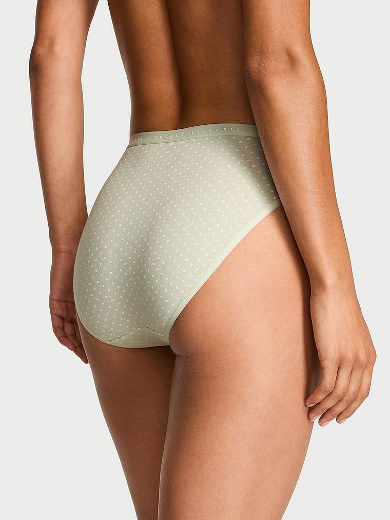 Majtki bawełniane figi z wysoko wyciętymi nogawkami High-Leg Brief. Produkt jest wzorzysty i pochodzi z kolekcji Victoria's Secret. 