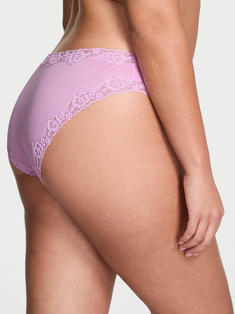 Majtki bawełniane w paseczki z koronką na krawędziach Bikini. Produkt ma kolor purpurowy i pochodzi z kolekcji Lace Trim. 