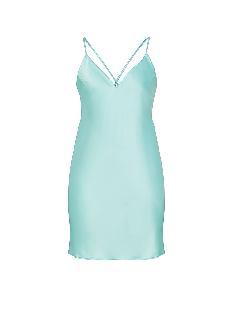 Koszulka nocna satynowa na cienkich ramiączkach odsłaniająca plecy Open-Back Slip. Produkt ma kolor niebieski i pochodzi z kolekcji Victoria's Secret. 