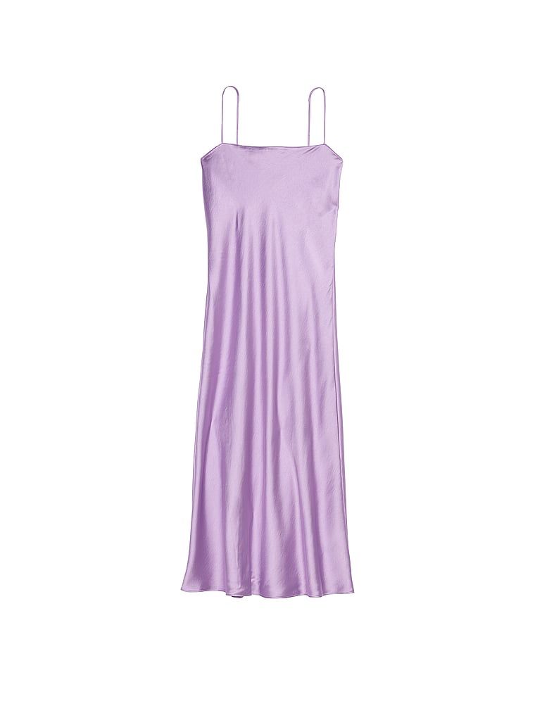 Suknia długa satynowa maxi Luxe. Produkt ma kolor purpurowy i pochodzi z kolekcji Victoria's Secret. 