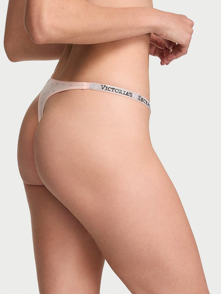 Stringi Shine Strap Dot. Produkt ma kolor różowy i pochodzi z kolekcji Very Sexy. 
