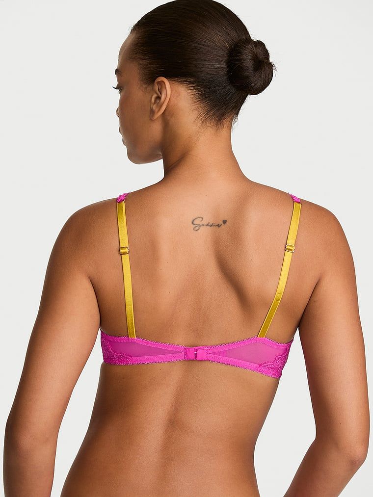 Biustonosz braletka koronkowy bez fiszbin Tease. Produkt ma kolor różowy i pochodzi z kolekcji Victoria's Secret. 