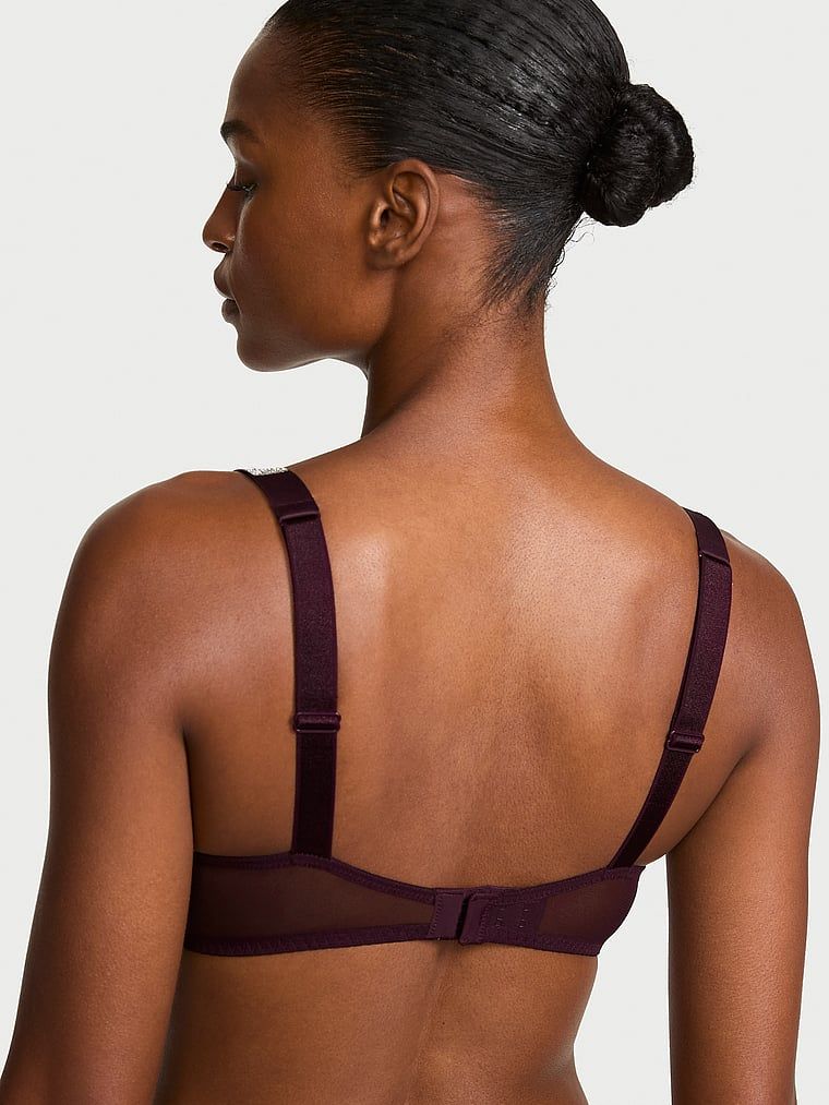 Biustonosz push-up koronkowy z błyszczącymi ramiączkami Shine Strap. Produkt ma kolor fioletowy i pochodzi z kolekcji Very Sexy. 