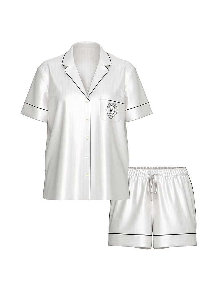 Piżama satynowa błyszcząca z szortami Glazed Satin. Produkt ma kolor biały i pochodzi z kolekcji Victoria's Secret. 