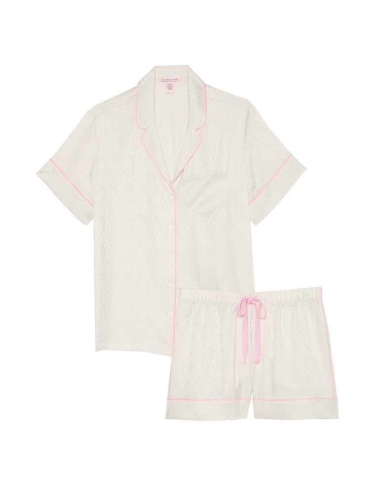 Piżama satynowa błyszcząca z szortami Glazed Satin. Produkt ma kolor biały i pochodzi z kolekcji Victoria's Secret. 