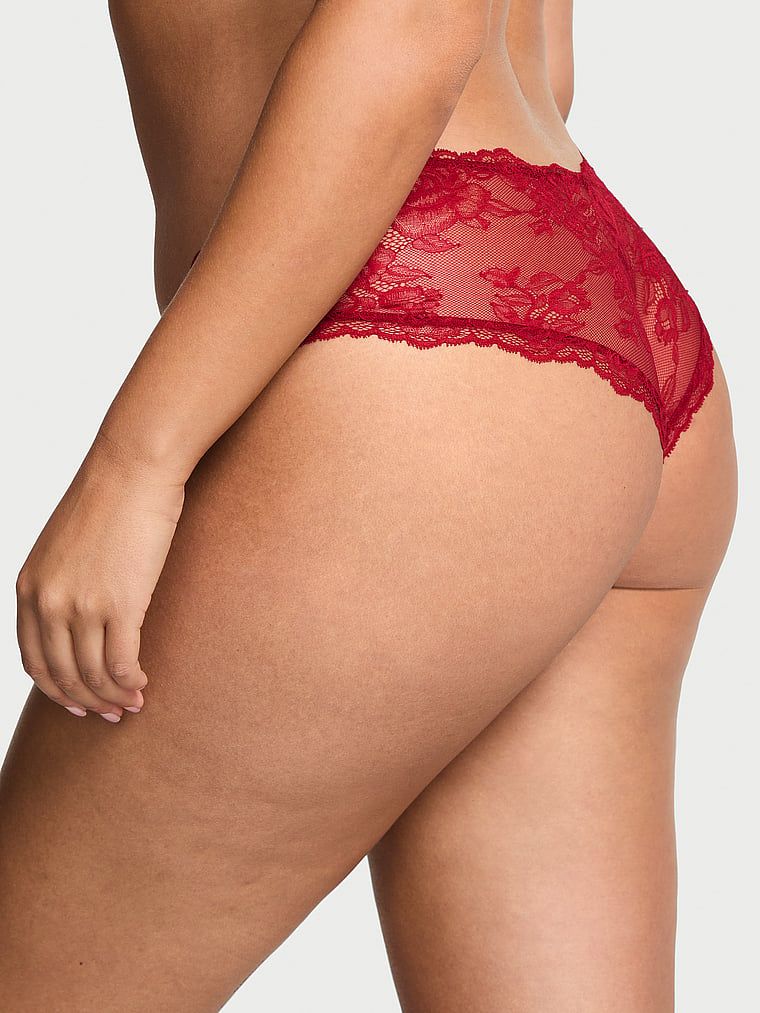 Majtki koronkowe z wysoko wyciętymi nogawkami Rose Lace Cheeky. Produkt ma kolor czerwony i pochodzi z kolekcji Very Sexy. 