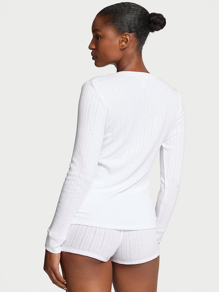 Piżama z długim rękawem i szortami Cozy Pointelle. Produkt ma kolor biały i pochodzi z kolekcji Victoria's Secret. 