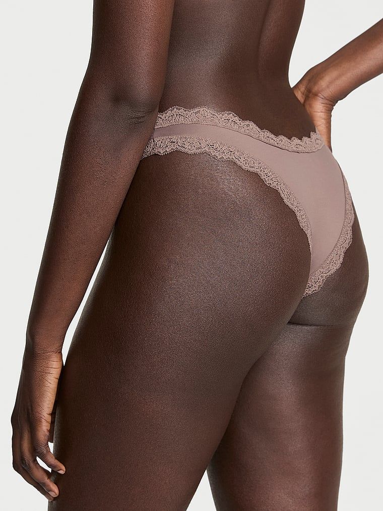 Majtki brazyliany z koronką Lace Trim Brazilian. Produkt ma kolor szary i pochodzi z kolekcji Dream Angels. 