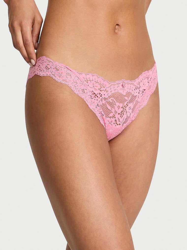 Majtki koronkowe Lace Bikini. Produkt ma kolor różowy i pochodzi z kolekcji Dream Angels. 