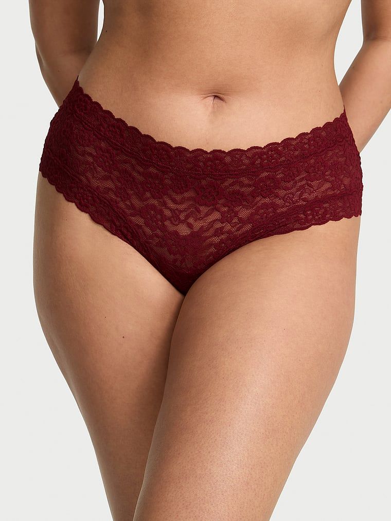 Majtki z koronką Lace Cheeky. Produkt ma kolor czerwony i pochodzi z kolekcji Lacie. 