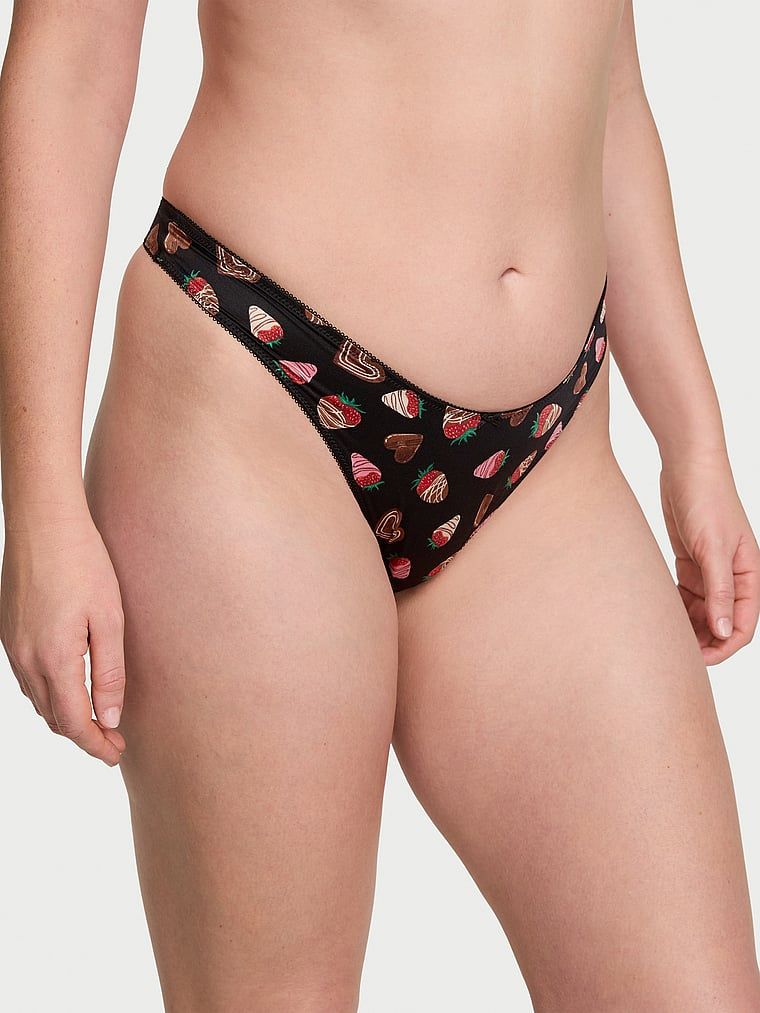 Stringi z wysoko wyciętymi nogawkami Smooth Micro. Produkt jest wzorzysty i pochodzi z kolekcji Very Sexy. 