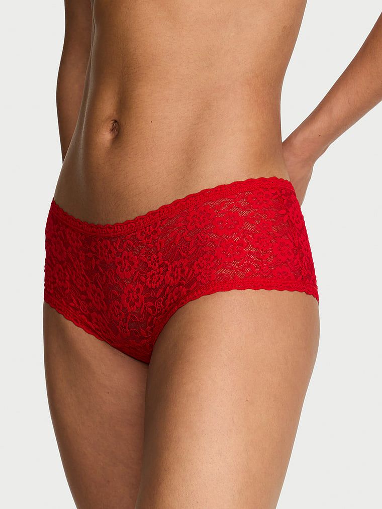 Majtki koronkowe szorty z niskim stanem Boyshort. Produkt ma kolor czerwony i pochodzi z kolekcji Lacie. 