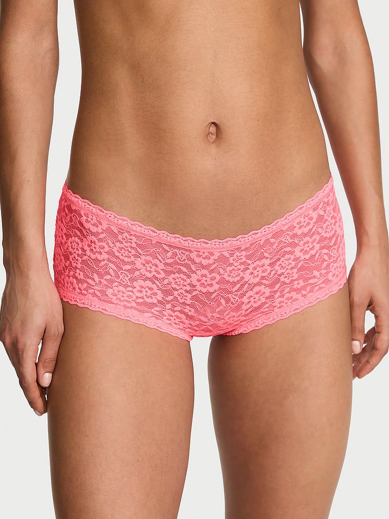 Majtki koronkowe szorty z niskim stanem Boyshort. Produkt ma kolor różowy i pochodzi z kolekcji Lacie. 