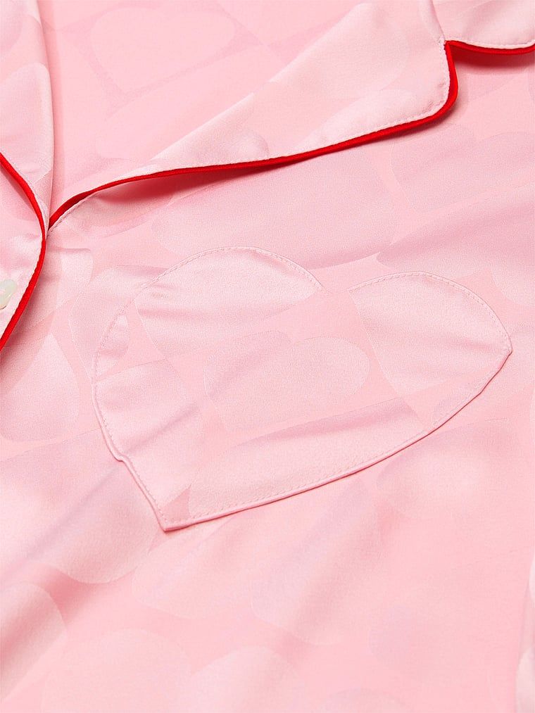 Satynowa piżama z krótkim rękawem i szortami Glazed Heart. Produkt ma kolor różowy i pochodzi z kolekcji Victoria's Secret. 