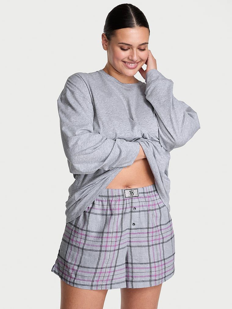 Piżama z flaneli z długimi rekawami i szortami Tee-Jama. Produkt ma kolor szary i pochodzi z kolekcji Victoria's Secret. 