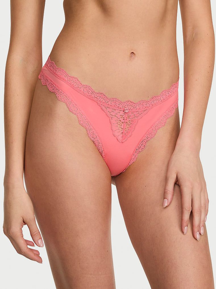 Stringi z koronką Lace Trim. Produkt ma kolor różowy i pochodzi z kolekcji Dream Angels. 